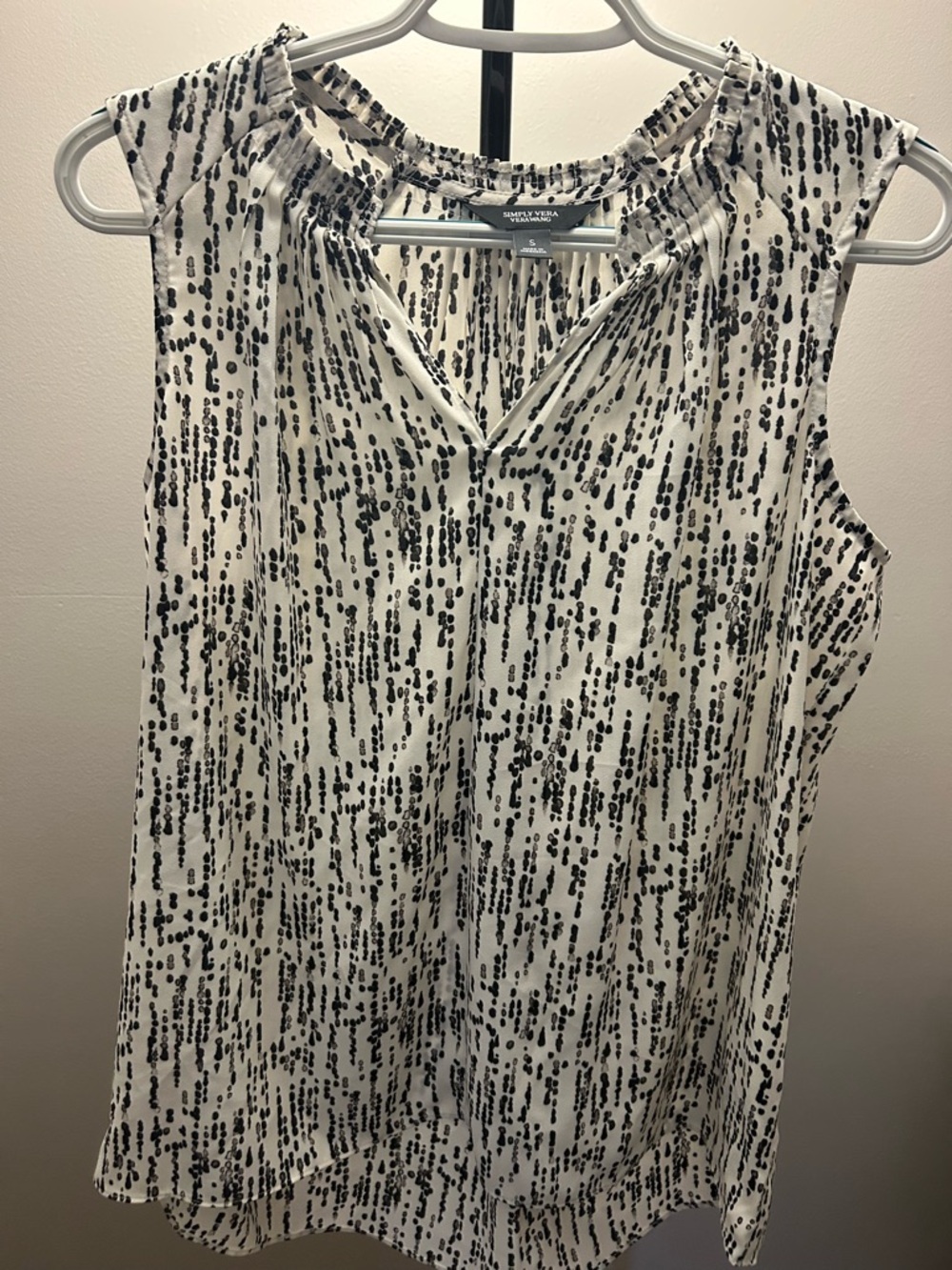 Sleeveless Printed V-Neck Top - White/Black